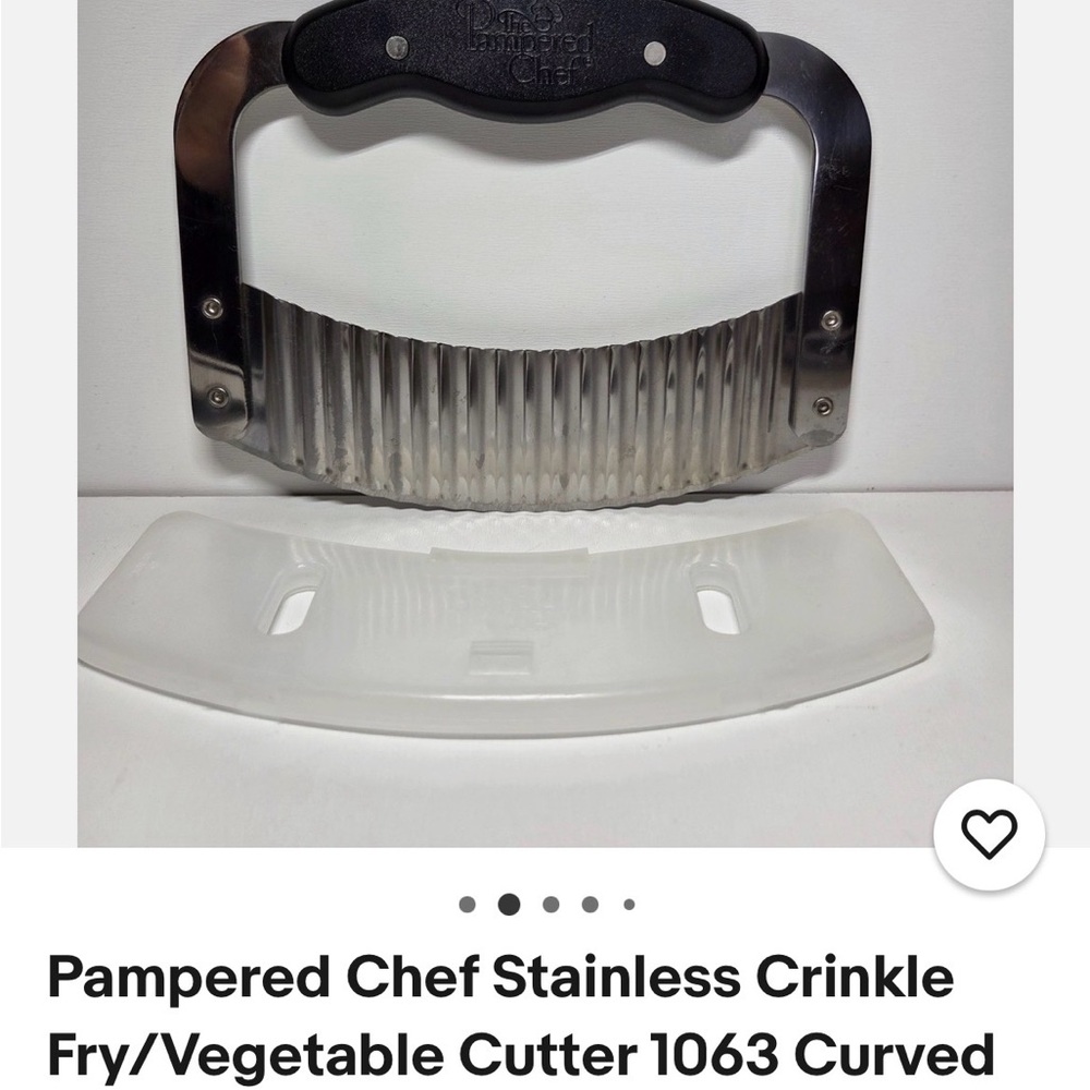 Pampered Chef Black and Silver Crinkle Cutter
